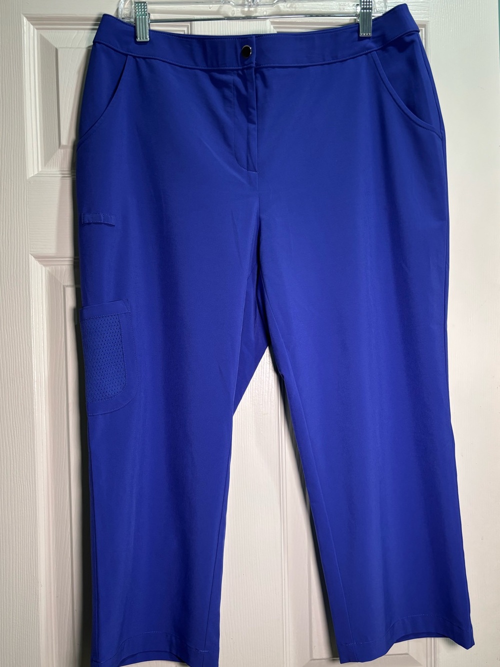 Weekends by Chico’s Women’s Blue Stretch Cargo Capri Pants Plus Size 1 (size 8)